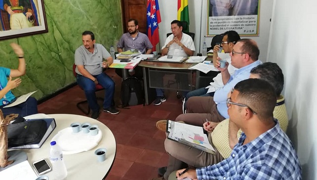 El alcalde de Aracataca, Pedro Sánchez Rueda, acompañado del secretario de planeación, Andrés Fergusson Daconte, recibieron la visita de funcionarios de Findeter, del DPS y de contratistas.