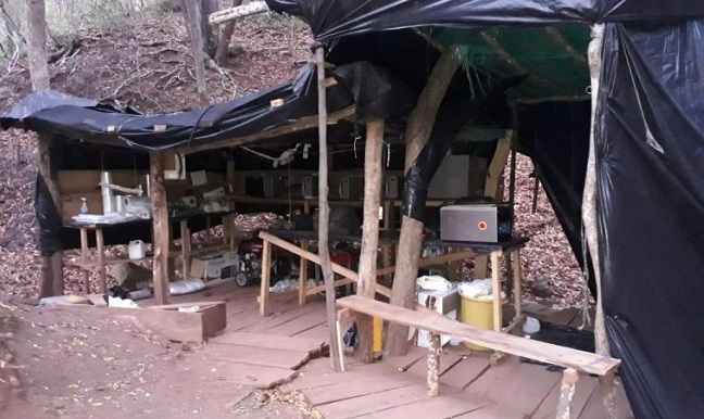 Según las autoridades, este laboratorio producía 700 kilogramos de coca mensualmente y pertenecía al frente '6 de Diciembre' del Eln.