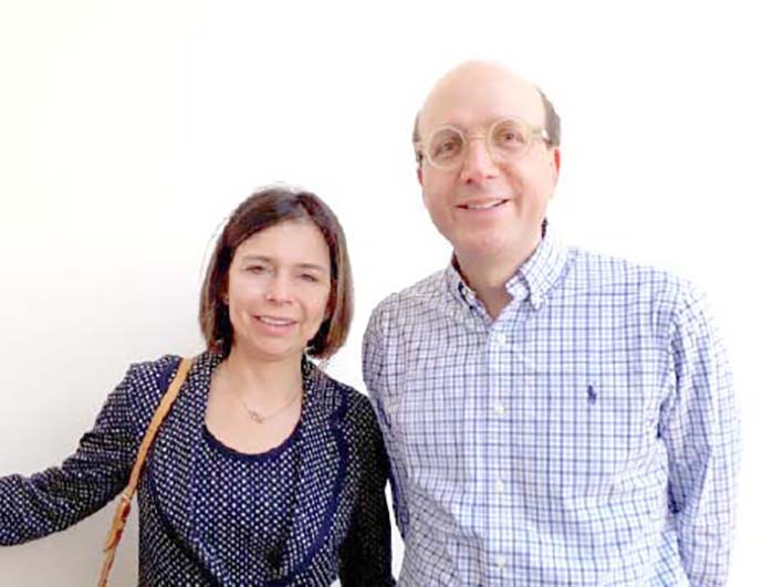 Alcalde (e) Andrés Rugeles y la representante en Colombia del Banco de Desarrollo de América Latina, Carolina España.