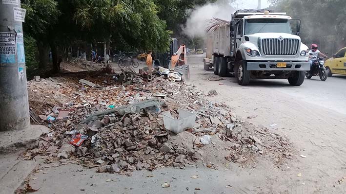 En Juan XXIII la empresa retiró 132 toneladas de escombros arrojadas clandestinamente en la vía pública.