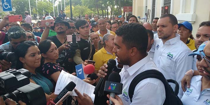 A través de un comunicado a la opinión pública, Raúl Pacheco Granados, tras ser declarado insubsistente, mencionó que la protesta se dio para pedir el nombramiento de un alcalde encargado para Santa Marta.