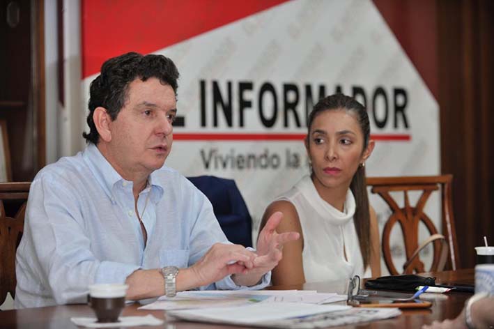 Luis Miguel Morelli, presidente de la Agencia Nacional de Hidrocarburos; junto a Adriana Chisacá, gerente de Seguridad, Comunidad y Medio Ambiente de la entidad. 