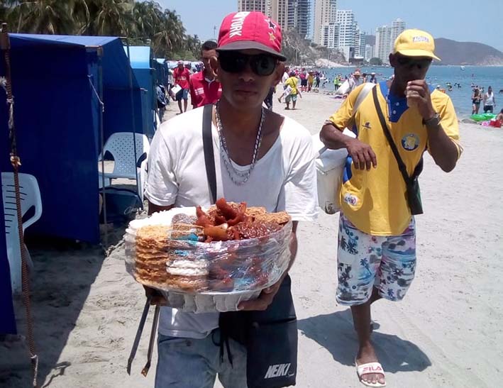 El fin de semana pasado, la promotora hizo un recorrido por la playa y llegó a contar almenos  512 vendedores informales nuevos.