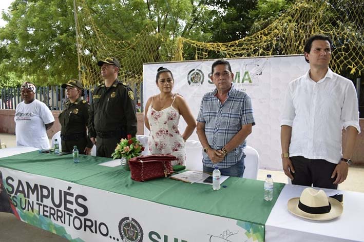 En el evento el alcalde de Aracataca Pedro Sánchez condecoró al coronel Faber Dávila Giraldo, con la medalla Gabriel García Márquez.