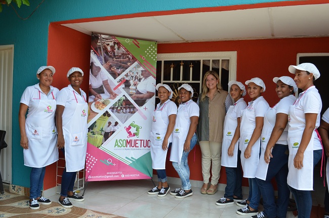 Doce mujeres, habitantes del municipio palmero de Tucurinca, son protagonistas y beneficiarias del programa de Responsabilidad Social Empresarial de la Fundación Fundepalma.