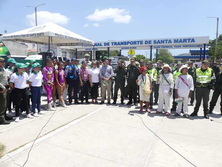 La Policía Metropolitana de Santa Marta, invita a toda la ciudadanía a tener un comportamiento ejemplar durante estas vacaciones de mitad de año, poniendo en práctica las normas de convivencia y de crear un turismo responsable en la conservación del medio ambiente.