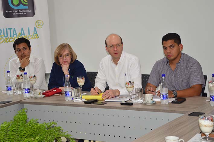 En la sede de la Universidad Cooperativa de Colombia, UCC, se llevó a cabo un conversatorio con las directivas y grupos de investigación de esta alma mater que trabajan en investigaciones y proyectos en beneficio del desarrollo de la ciudad y la región.