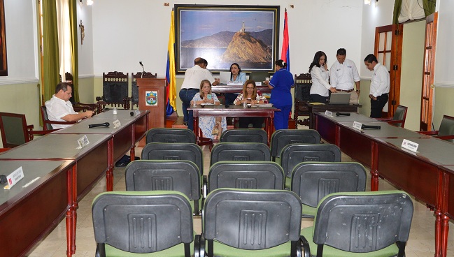 La sesión de la Asamblea Departamental estuvo dividida por las diferentes opiniones de los diputados.