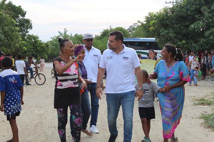 Los barrios de Santa Marta son testigos de la presencia del candidato Amed Zawady Pupo.