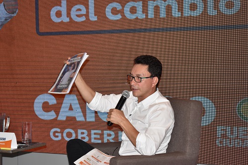 Carlos Caicedo durante su intervención ante los asistentes y medios de comunicación regional.