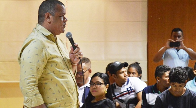 El rector Carlos Robles Julio manifestó su apoyo a los estudiantes ante la decisión de continuar con el paro. 