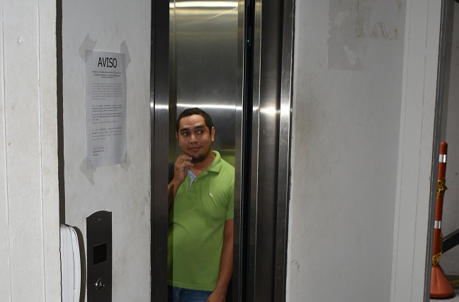 Los ascensores presentan un servicio discontinuo, siendo esto un problema principalmente para las personas de la tercera edad.