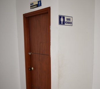 Los baños del primer y cuarto piso han estado sellados por casi dos meses. 