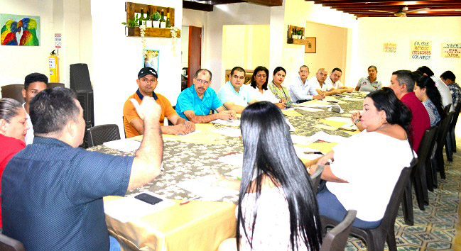 El rector Leonardo Pérez, se reunió con un número importante de representantes del sector comercial y productivo del municipio.