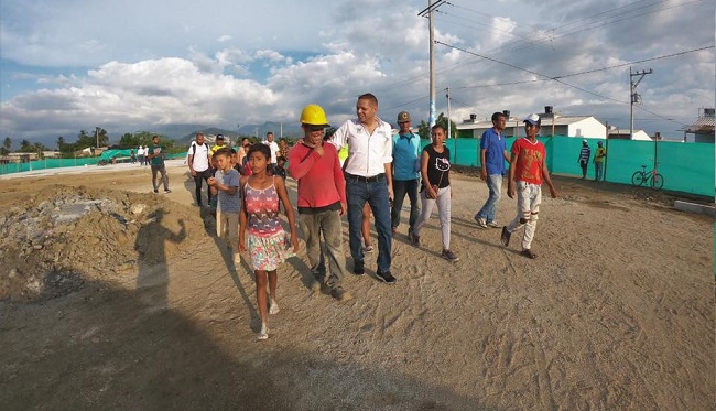 El alcalde Edgardo de Jesús Pérez, estuvo en el barrio Maracaibo de Ciénaga, haciendo un recorrido con la comunidad.