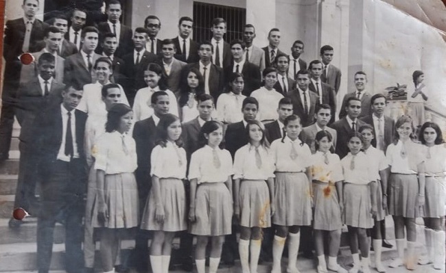La promoción de bachilleres de 1969, de la I.E.D. Liceo Celedón.