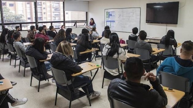 Perú y Colombia registran mejoras en los niveles de lectura, matemáticas y ciencias  entre el 2000 y el 2018.