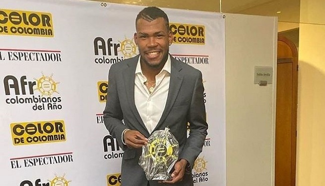 Anthony Zambrano recibió el reconocimiento como deportista afrocolombiano del año. 