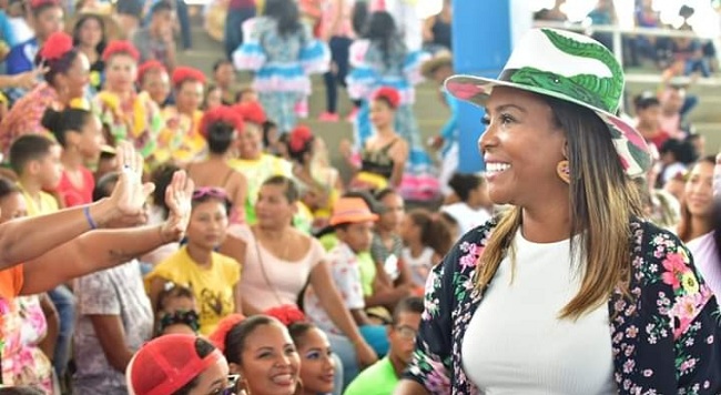 La ministra de Cultura, Carmen Vásquez Camacho disfrutó de la música, danza, gastronomía y colores de la versión N° 57 del Festival Nacional de Caimán Cienaguero.