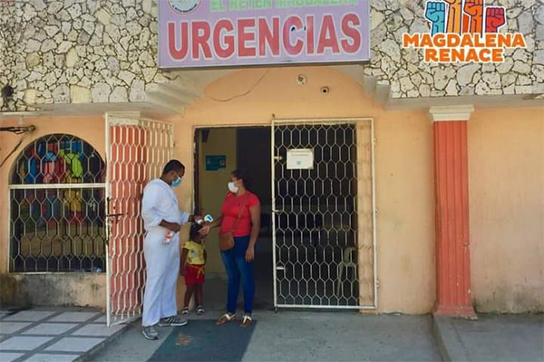 Fachada de la Urgencias de la ESE Hospital Local de El Reten, cuya Gerencia se ha convertido en uno de los principales atractivos a raíz de los anuncios del exgobernador de construir un nuevo hospital en ese municipio.