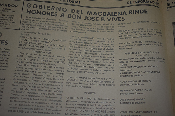 Foto del texto con el que la Gobernación del Magdalena le rindió honores a José Benito Vives De Andréis, tras su muerte el 1 de mayo de 1984.
