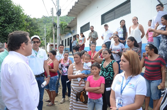 La directora de la citada autoridad ambiental, Carmen Patricia Caicedo, anunció que habría sanciones o cierres definitivos de confirmarse que se estén derramando elementos en los desagües pluviales y sanitarios.  