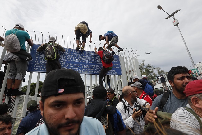 Los hondureños siguen firmes en su deseo de alcanzar el "sueño americano" pese a que el presidente estadounidense, Donald Trump, amenazó con cerrar la frontera sur del país con México. EFE