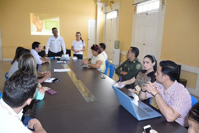 A la sesión también fueron convocadas entidades descentralizadas como el Sena, Instituto Colombiano de Bienestar Familiar y Policía Nacional.