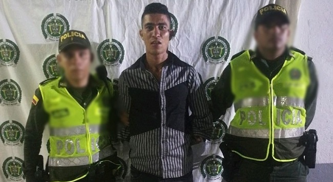 El capturado fue identificado como Daniel Castro Vizcaíno 26 de años .