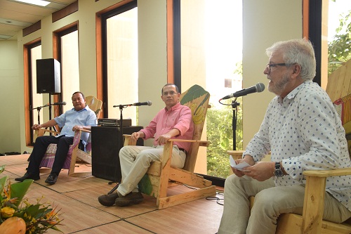 Los panelistas del conversatorio, Alberto Abello Vives, Joaquín Viloria, Wilder Molina, quienes hablaron sobre sobre la geografía garciamarqueana.