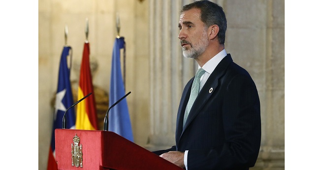 El rey Felipe VI pronuncia un discurso durante la recepción a los jefes de Estado, de gobierno y de delegaciones asistentes a la conferencia de Naciones Unidas sobre el cambio climático (COP25), este lunes en el Palacio Real de Madrid. EFE