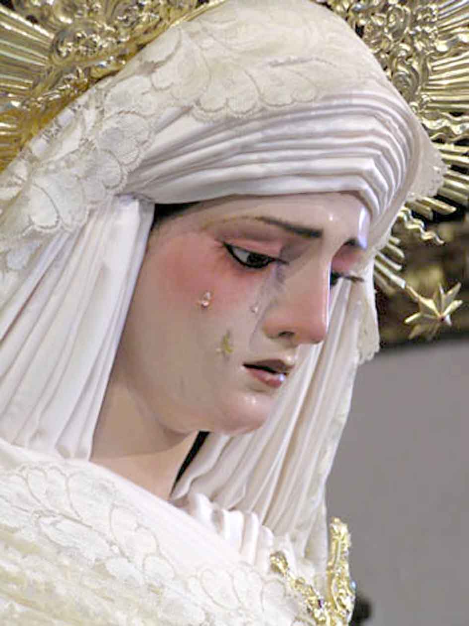 La Virgen de los Dolores, representa unión de la virgen María con su hijo Jesús y las penurias que ella sufrió.