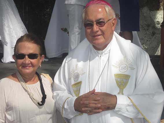 María Eugenia Valencia Vives y Luis Adriano Piedrahíta Sandoval, Obispo de la Diócesis de Santa Marta.