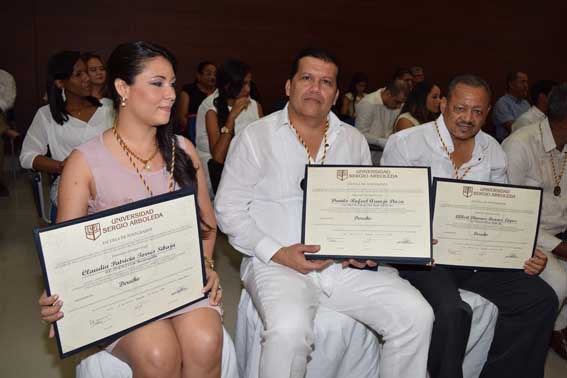 Entre los que recibieron título de magíster Claudia Patricia Torres Sibaja, Danilo Rafael Araujo Daza y Albert Diomar Barros López. 