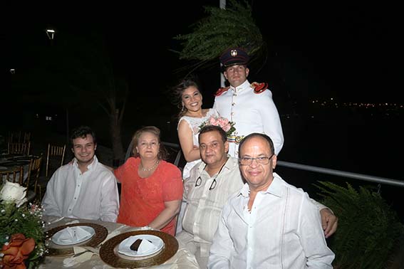 David Valencia, Luz Marina Campo, Álvaro Orozco y Francisco Porto acompañaron a los novios.  
