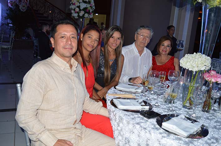 Mariangel Andrade, Ricardo Pineda, Yosmira Castillo, Gustavo Villanieva e Irma Salomón. 