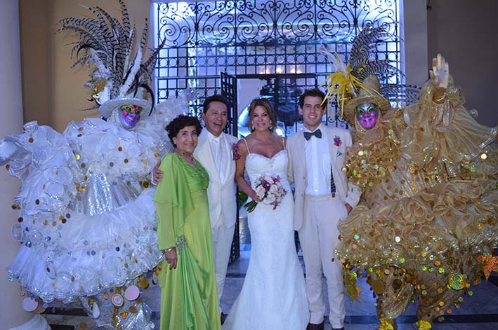 Los esposos acompañados de Blanca de Espinosa, Emilia de Mattos y Manuel Santiago. FOTOS: Orlando Marchena. 