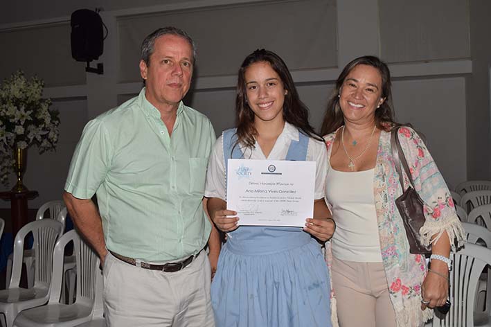 Ana Milena Vives González, sus padres Luis Vives y Ana Milena González. 