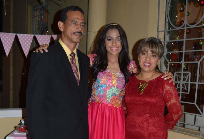 Josué Benjumea Yáñez y Sixta González Gutiérrez con su hija María Alejandra.