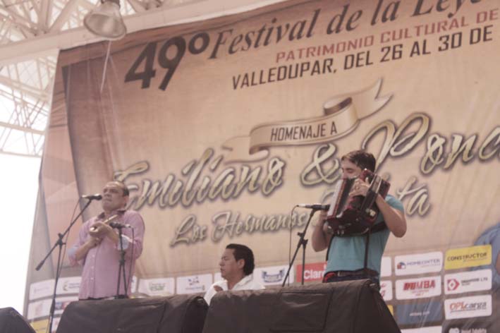 En el segundo día de competencia para la categoría Profesional, al acordeonero samario no le permitieron subir a tarima. 