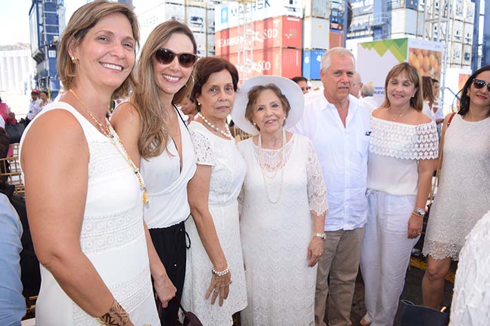 Rosa Paulina Lacouture, Claudia Elena Vásquez, María Cristina Abello, Inés Lacouture, Juan Ignacio Vives y Silvia Campo.