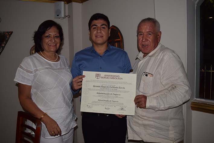 Germán Calderón Acosta, sus padres Gonzalo Calderón y Yolanda Acosta. 