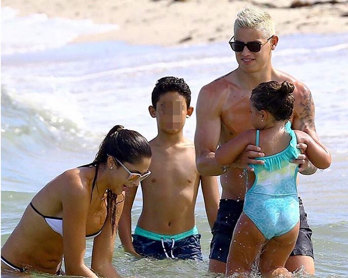 A James se le ha visto junto a su esposa, Daniel Ospina y su hija, Salomé, disfrutando de sol y playa en Miami.
