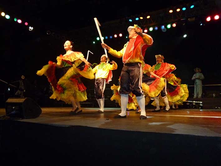 El Teatro Cajamag vibró este domingo 24 con el show de danza folclórica que estuvo a cargo de cuatro agrupaciones.