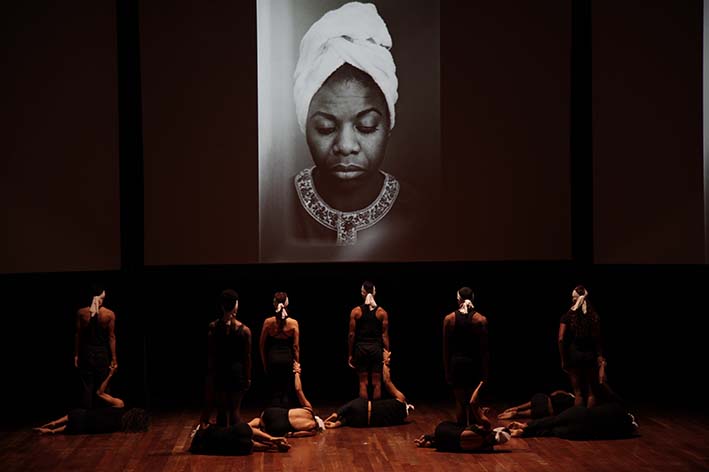 Toda la música de esta pieza será de la gran cantante, pianista y luchadora por los derechos de los afroamericanos, Nina Simone. 