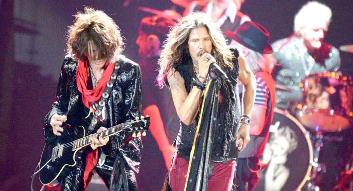 Después de 46 añosSteven Tyler, el cantante de Aerosmith , confirmóla separación del grupo en una entrevista con Howard Stern.