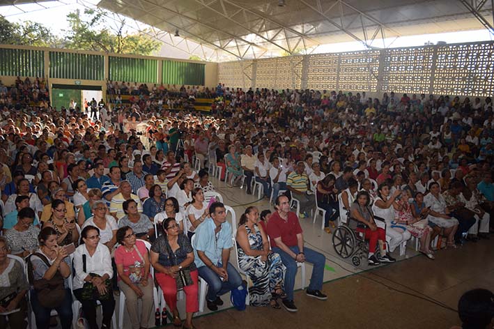 Una masiva participación fue con la que contó el Encuentro de Alabanza y Adoración.