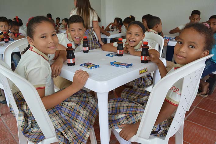 Un comedor escolar es una herramienta para completar y reforzar la alimentación que reciben los niños y niñas en su hogar.