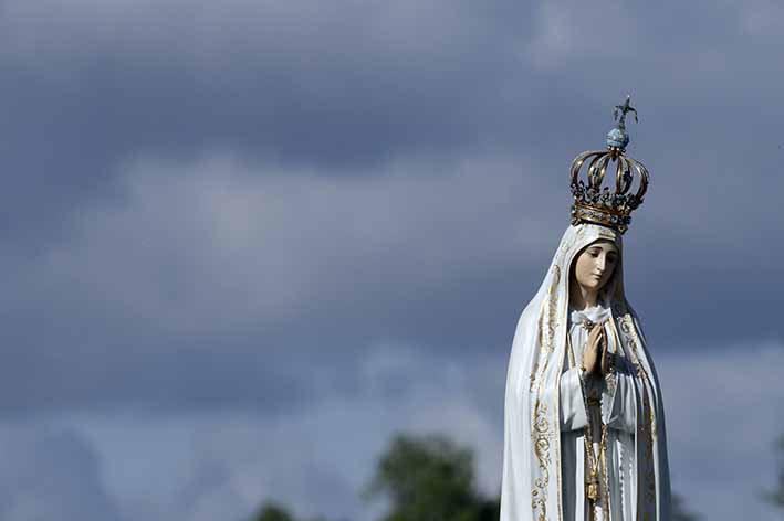 La imagen de la Virgen de Fátima es una de las cuatro encargadas por el Papa Pío XII a Sor Lucía, una de las videntes de Nuestra Señora en 1917, para propagar la fe hacia la Madre de Dios en esta advocación.