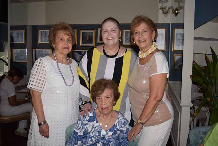 Estela Lacouture de Gutiérrez, Zoila Rosa Vives, Inés Lacouture y Rosa Lacouture de Vives. 